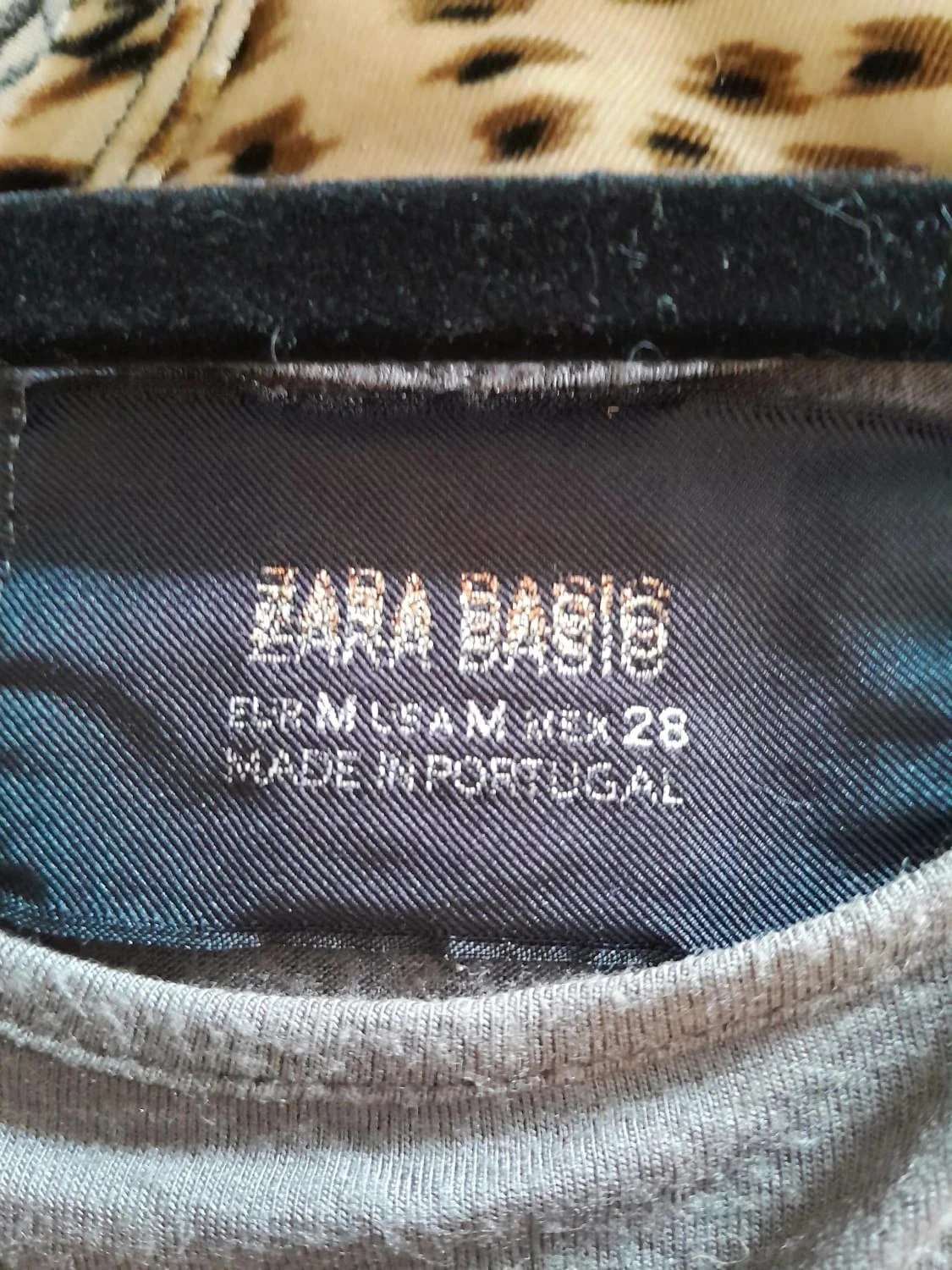 T-shirt caqui com estampa, com lantejoulas, Tamanho M, Marca Zara Basic – photo 5